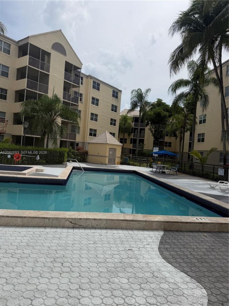 8205 Lake Dr , Unit 306, Doral, FL 33166 Photo
