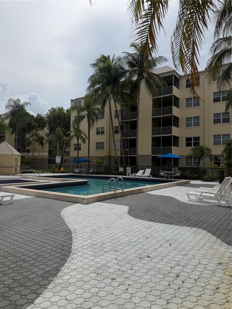 8205 Lake Dr , Unit 306, Doral, FL 33166 Photo