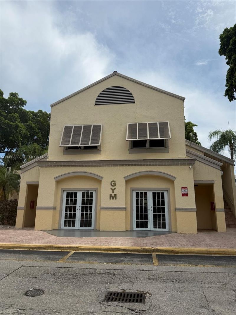 8205 Lake Dr , Unit 306, Doral, FL 33166 Photo