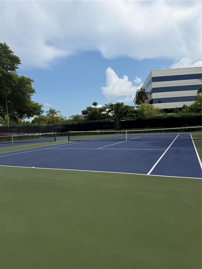 8205 Lake Dr , Unit 306, Doral, FL 33166 Photo