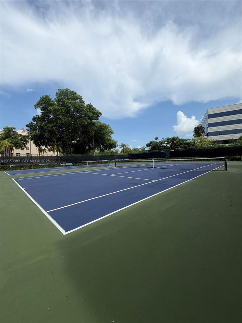 8205 Lake Dr , Unit 306, Doral, FL 33166 Photo