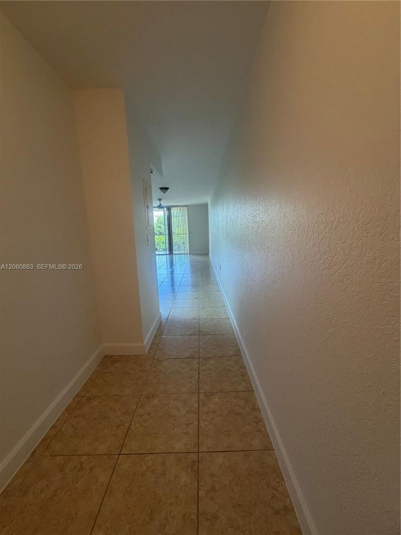 8205 Lake Dr , Unit 306, Doral, FL 33166 Photo