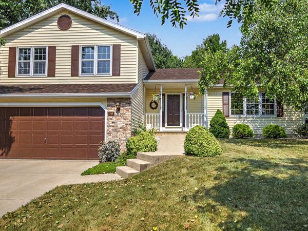 717 Cresthaven Drive, Cottage Grove, WI 53527