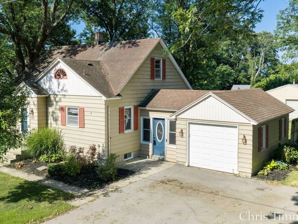 605 64th Avenue, Zeeland, MI 49464
