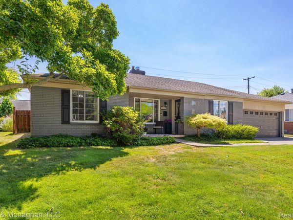 1477 Dorthen Street, Grosse Pointe Woods, Mi 48236