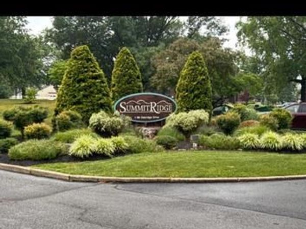 81 OAKRIDGE DRIVE , LANGHORNE, PA 19047