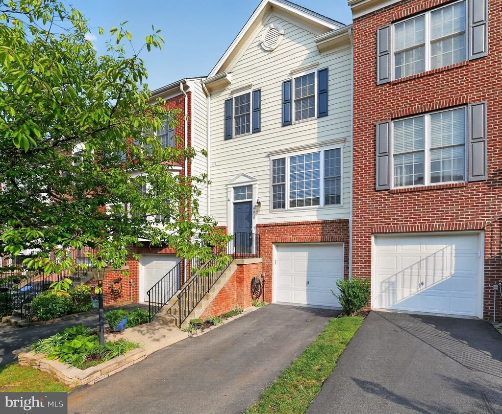 9819 Cheshire Ridge Circle, Manassas, VA 20110 Main Photo