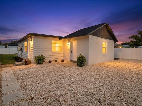 3923 W FLORA STREET , TAMPA, FL 33614