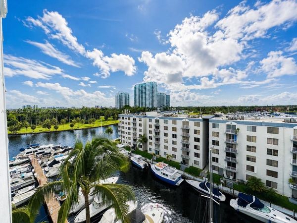 1700 NW N River Dr, Unit 805, Miami, FL 33125