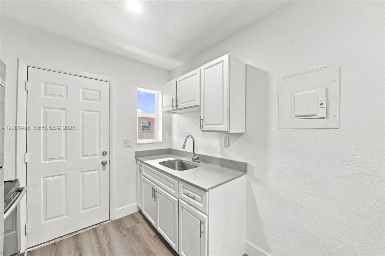 925 NW 69th St , Unit 2, Miami, FL 33150 Photo