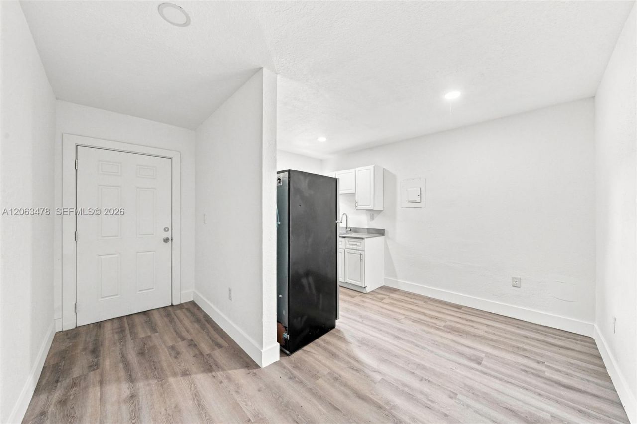 925 NW 69th St , Unit 2, Miami, FL 33150 Photo
