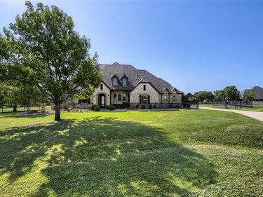 1501 Willow Tree Drive, Fort Worth, TX 76052
