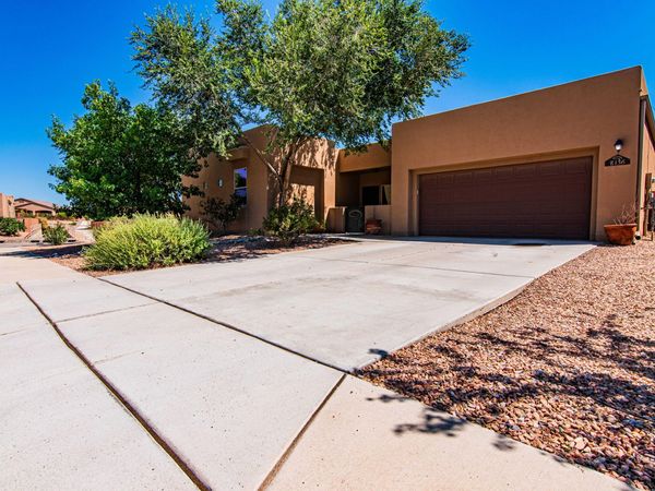 8136 Cayenne Drive NW, Albuquerque, NM 87120