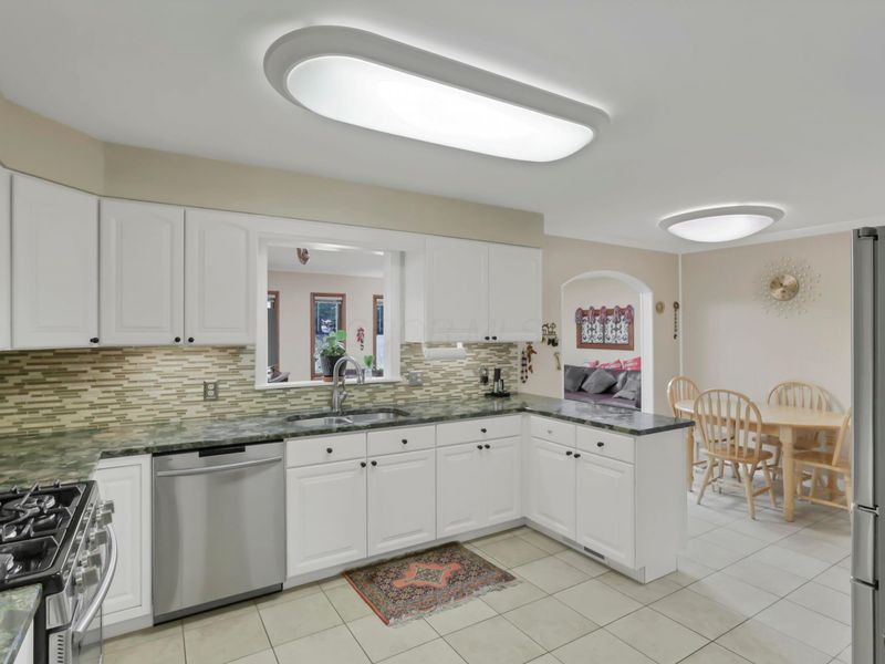 3783 Chevington Road , Columbus, OH 43220 Photo 10