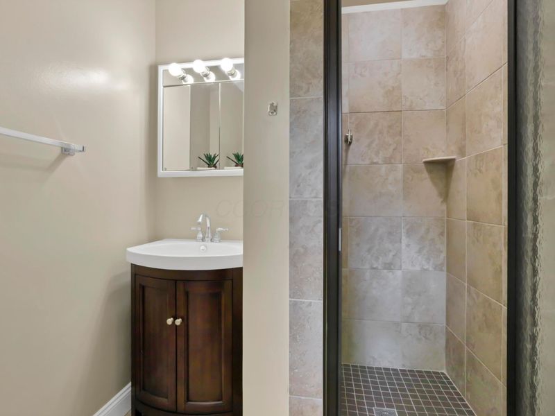 3783 Chevington Road , Columbus, OH 43220 Photo 29