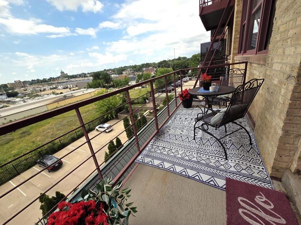 215 W Maple STREET, Unit 307, Milwaukee, WI 53204