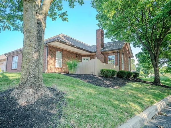 19 Edinburgh Village Drive, Centerville, OH 45458