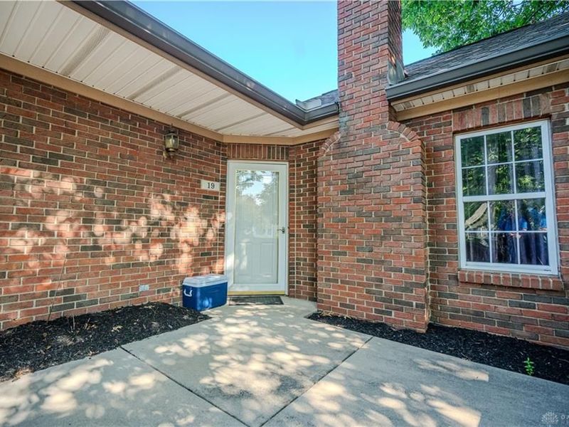 19 Edinburgh Village Drive, Centerville, OH 45458 Photo 2