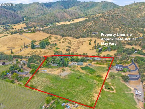 6577 Adams Road, Talent, OR 97540