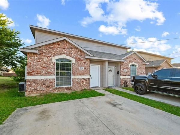 2122 W E Roberts Drive, Grand Prairie, TX 75051