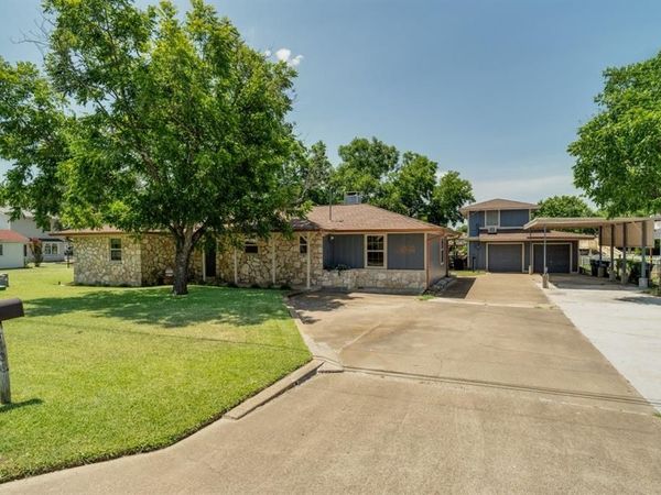 4606 E Holiday Estates Court , Granbury, TX 76049