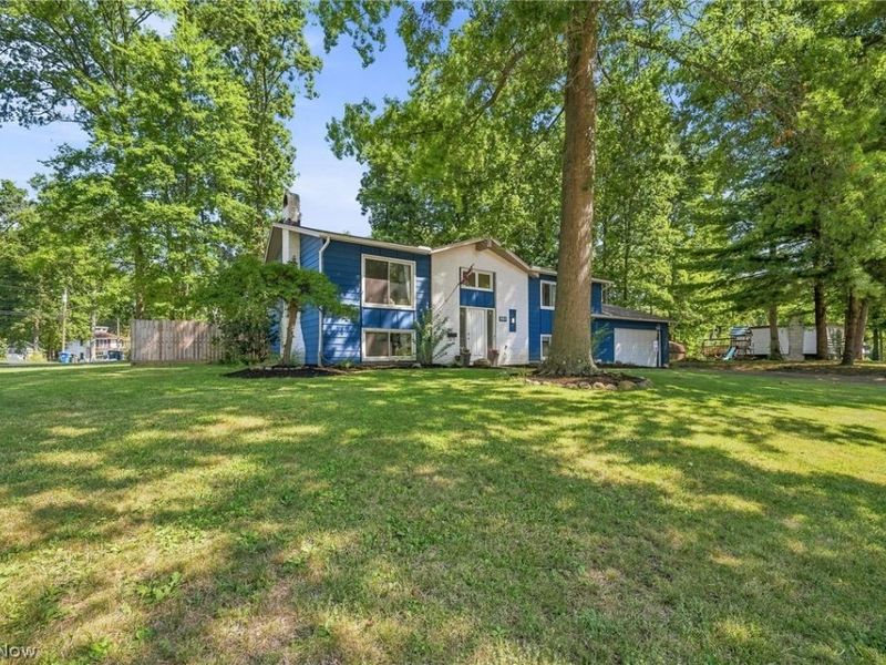 825 Valley Drive, Amherst, OH 44001 Photo 2