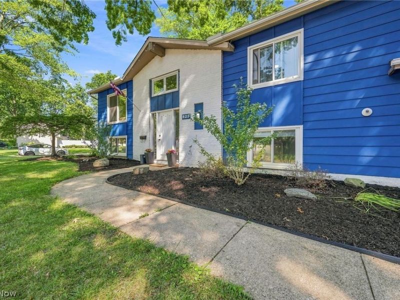 825 Valley Drive, Amherst, OH 44001 Photo 3
