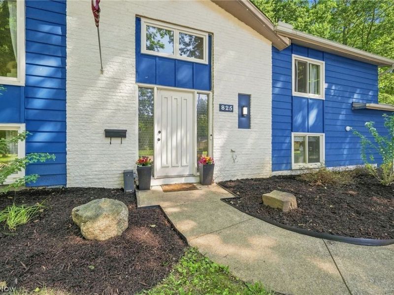 825 Valley Drive, Amherst, OH 44001 Photo 5
