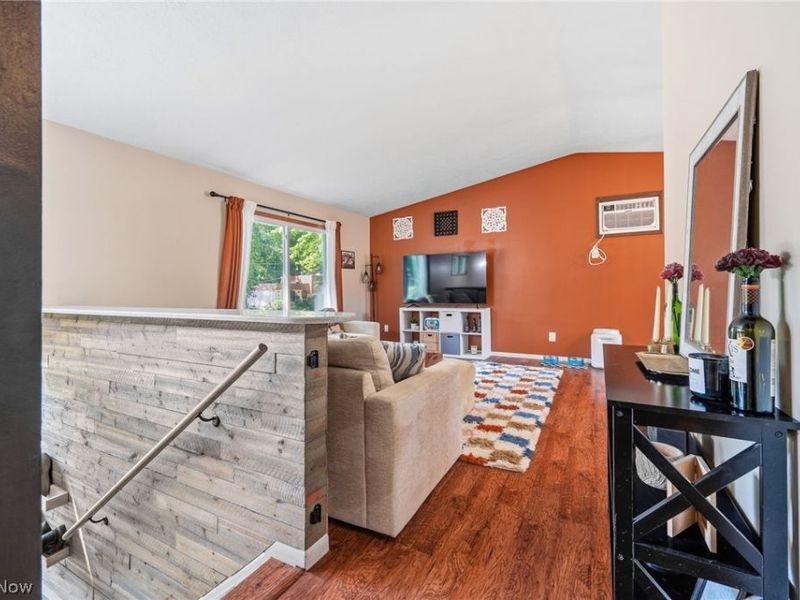 825 Valley Drive, Amherst, OH 44001 Photo 7