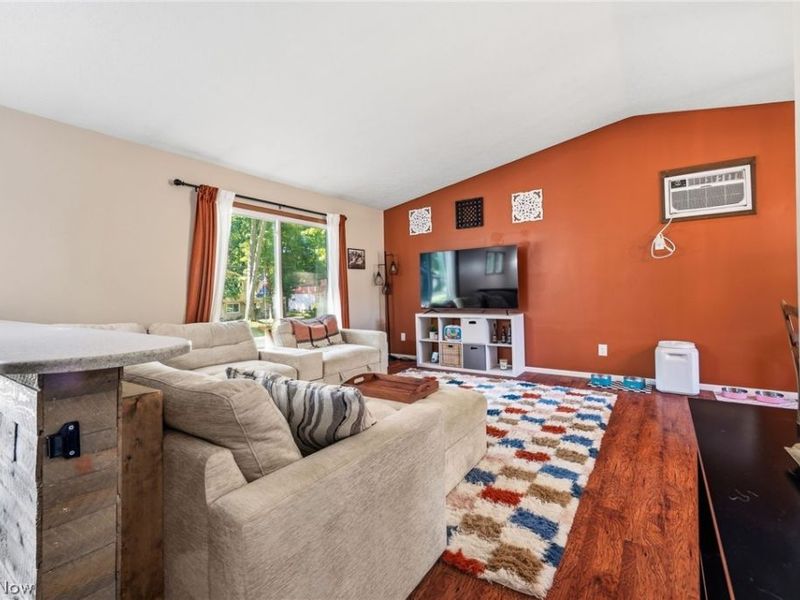 825 Valley Drive, Amherst, OH 44001 Photo 8