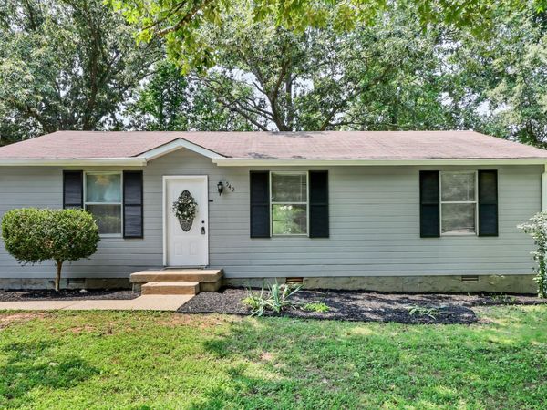 542 Roselawn Dr , Clarksville, TN 37042
