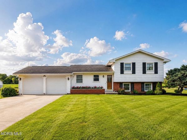 10721 Crestview Drive, Fostoria, OH 44830