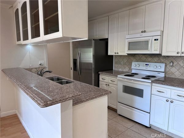 10240 Camarillo, Toluca Lake, CA 91602