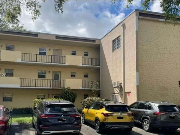 100 ASHBURY Road, Unit 206, Hollywood, FL 33024