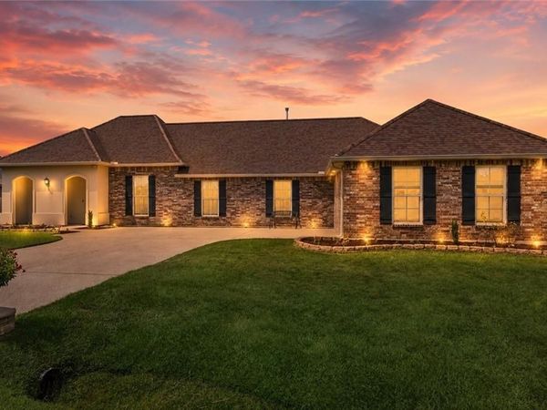 869 CAPISTRANO Court, Covington, LA 70433