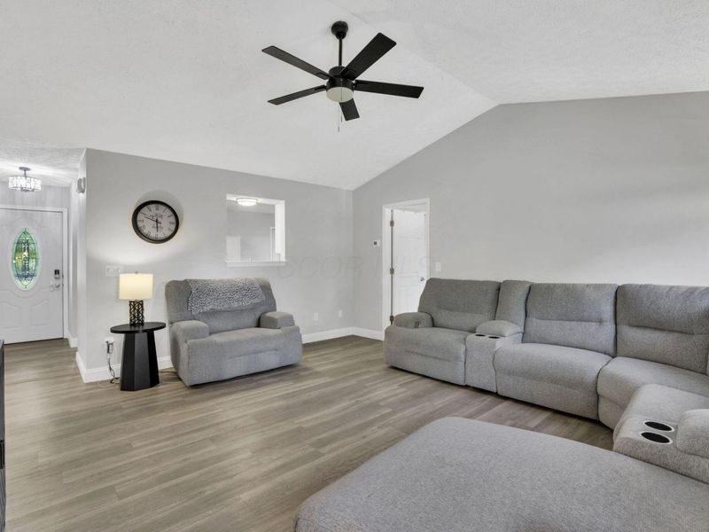240 Pruden Drive, Pickerington, OH 43147 Photo 8
