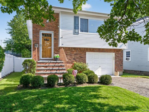 15 1st Avenue , Bayville, NY 11709