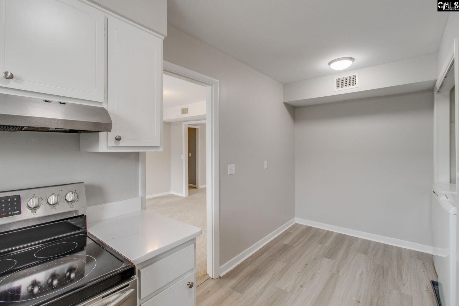 3600 Chateau Drive  Photo 11