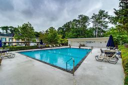 3600 Chateau Drive  photo 4