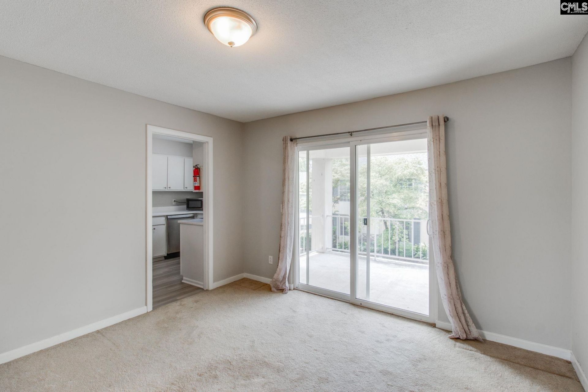 3600 Chateau Drive  Photo 7