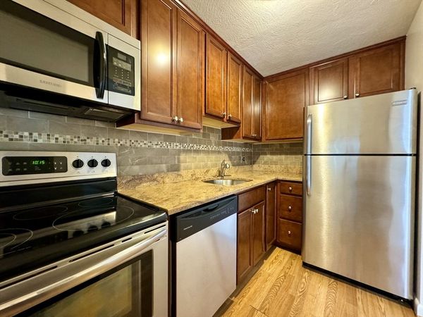 96 Fountain Ln, Unit 11, Weymouth, MA 02190