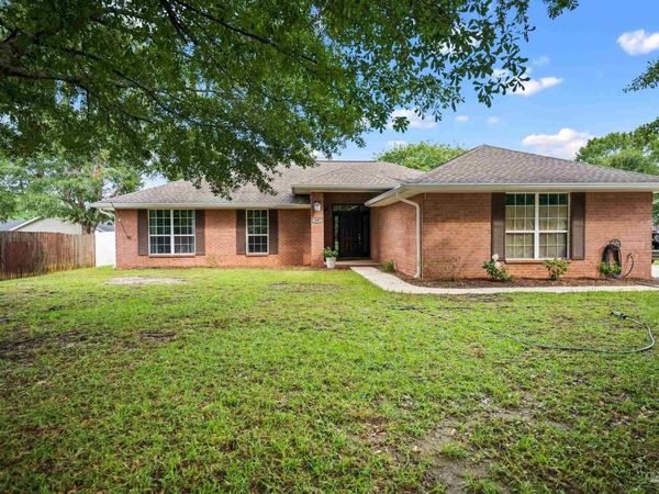 107 Bosque Ct, Cantonment, FL 32533