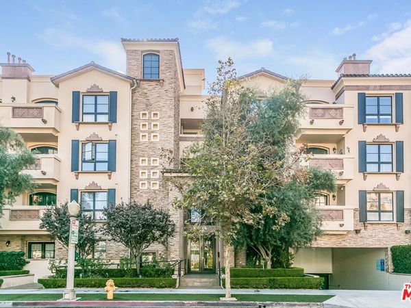12026 Hoffman Street, Unit 402, Studio City, CA 91604