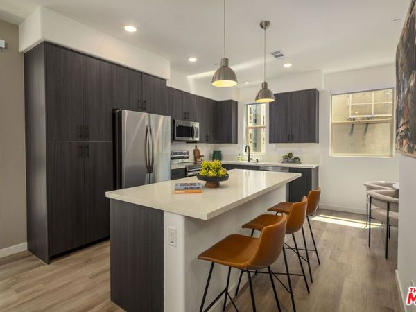 2711 N Rana Way, Los Angeles, CA 90039