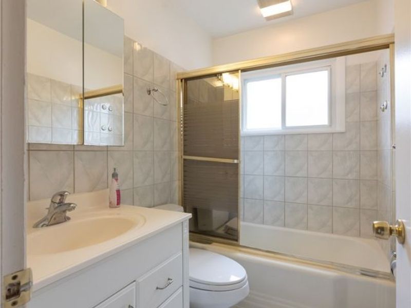 1668 Chelmsford, Mayfield Heights, OH 44124 Photo 24