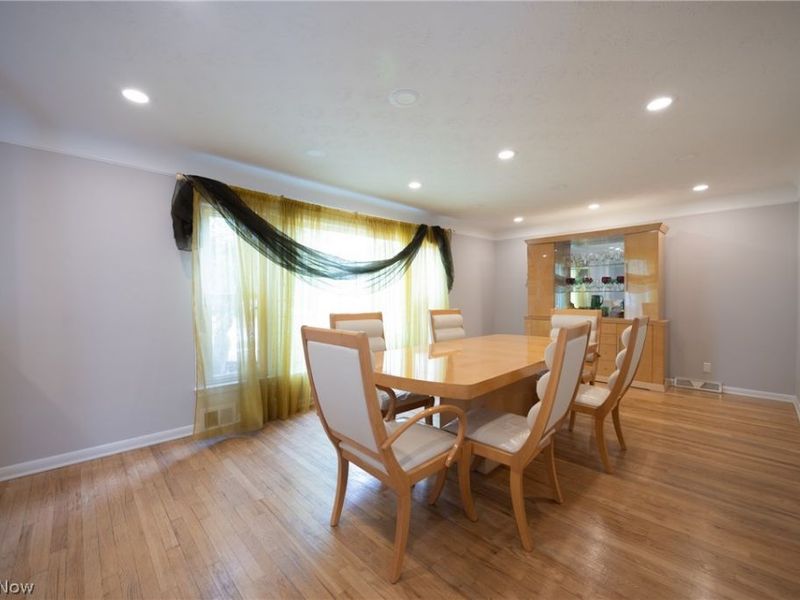 1668 Chelmsford, Mayfield Heights, OH 44124 Photo 9