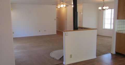 710 N Oregon Street, Yerington, NV 89447 Photo