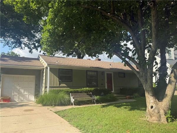 7155 Cherokee Drive, Prairie Village, KS 66208