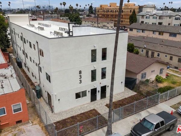 833 W 84th Street, Los Angeles, CA 90044