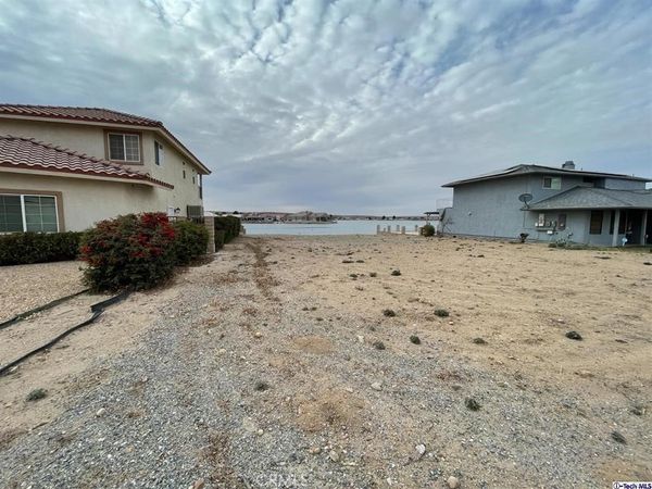26306 Corona, Helendale, CA 92342